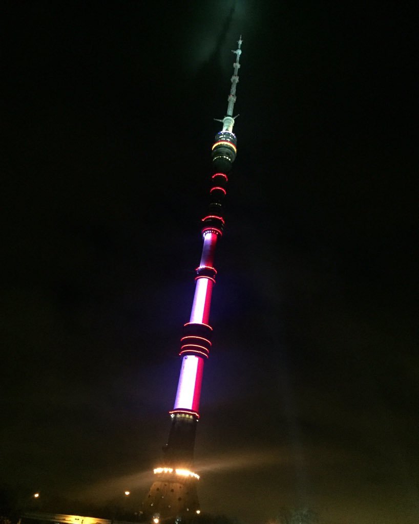 ⚡Останкинскую башню подсветили цветами флага Франции в знак солидарности с протестующими

По словам Константина Эрнста, сейчас «вся Россия следит за борьбой французского народа против банды Макрона», поэтому в заставке программы «Время» несколько дней будет звучать «Марсельеза».