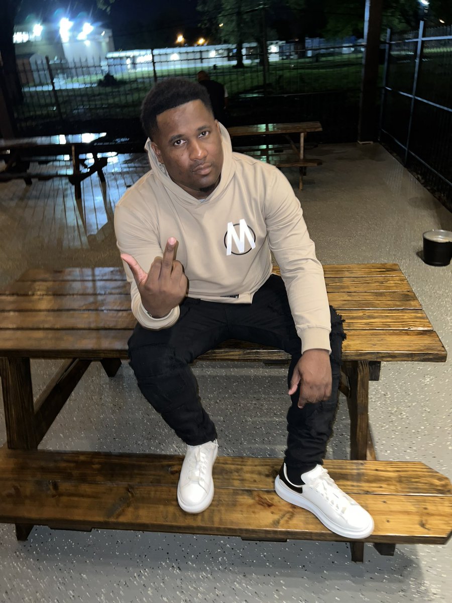 benfrankflame's tweet photo. Some niggas want to duck tape us because we’re cold blooded it don’t matter let them hate because our pockets are flooded! https://t.co/Ansx4rj5wT