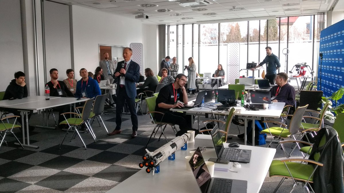 #Cassini #Hackaton in #Gdansk is under way, w/ 8 teams developing #spacetech related solutions 4 #defence & #security. As an inspiration, prof. Moszyński of #POLSA provided an overview of our activities in this area: #EUSST, secure #satcom, nat. satellite information system #NSIS