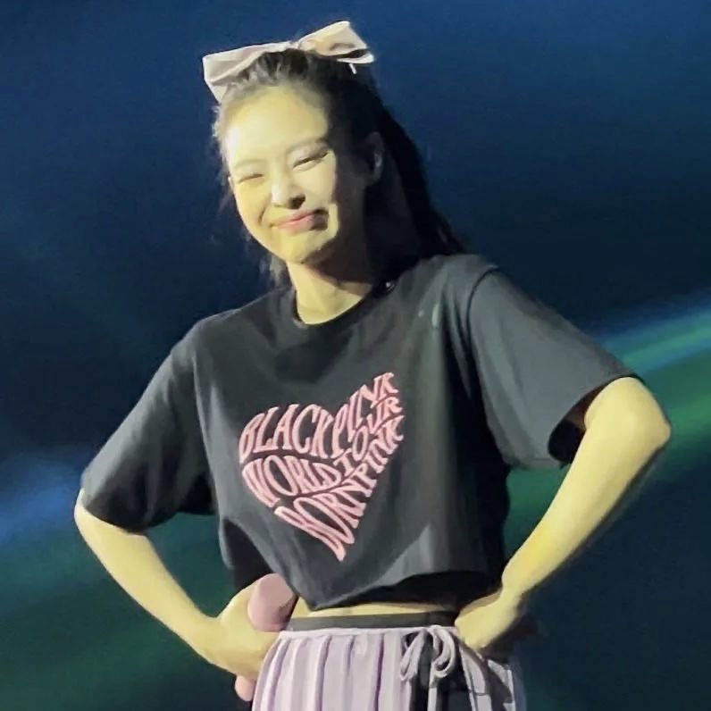 jennie’s cheeks 😭🤏