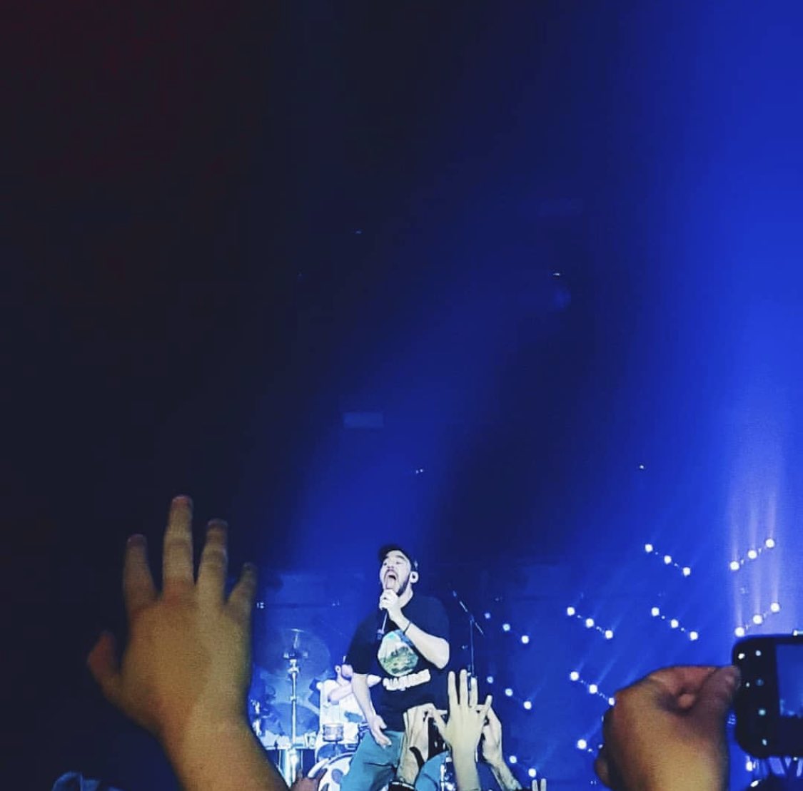 vesselofswan's tweet photo. 4 years ago today, i saw @mikeshinoda live
a show that was part of the #posttraumatictour
one of the best performances i even been to https://t.co/LoXi5QWxJS