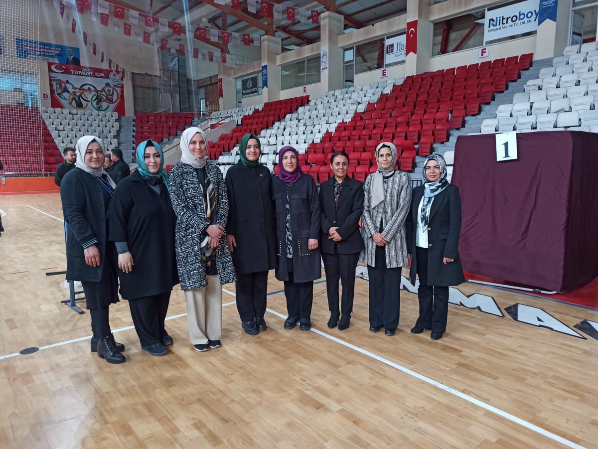 su_unal's tweet photo. Aile ve Sosyal Politikalar Bakanı olarak görev yapmış olan Sayın Fatma Betül Sayan Kaya 'nın koordinatörlüğünde  temayül yoklamasını gerçekleştirdik.İlgi alaka ve  nezaketleri için sayın bakanımıza çok teşekkür ediyorum.@drbetulsayan @gulaysamanci42 @AAsumanErdogan @RTErdogan @BY https://t.co/NlOWcEyXKC
