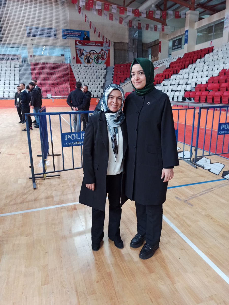su_unal's tweet photo. Aile ve Sosyal Politikalar Bakanı olarak görev yapmış olan Sayın Fatma Betül Sayan Kaya 'nın koordinatörlüğünde  temayül yoklamasını gerçekleştirdik.İlgi alaka ve  nezaketleri için sayın bakanımıza çok teşekkür ediyorum.@drbetulsayan @gulaysamanci42 @AAsumanErdogan @RTErdogan @BY https://t.co/NlOWcEyXKC