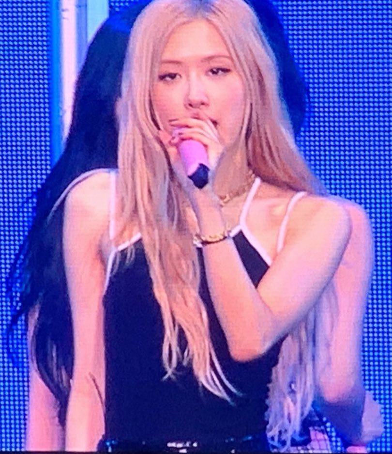 HOLY ROSÉ SHES AN ANGEL