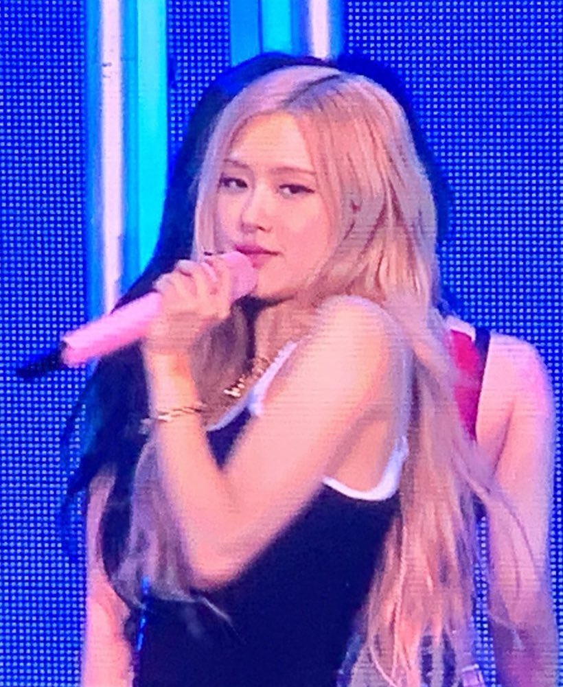saintroseys's tweet photo. HOLY ROSÉ SHES AN ANGEL https://t.co/aRYcfovFmp