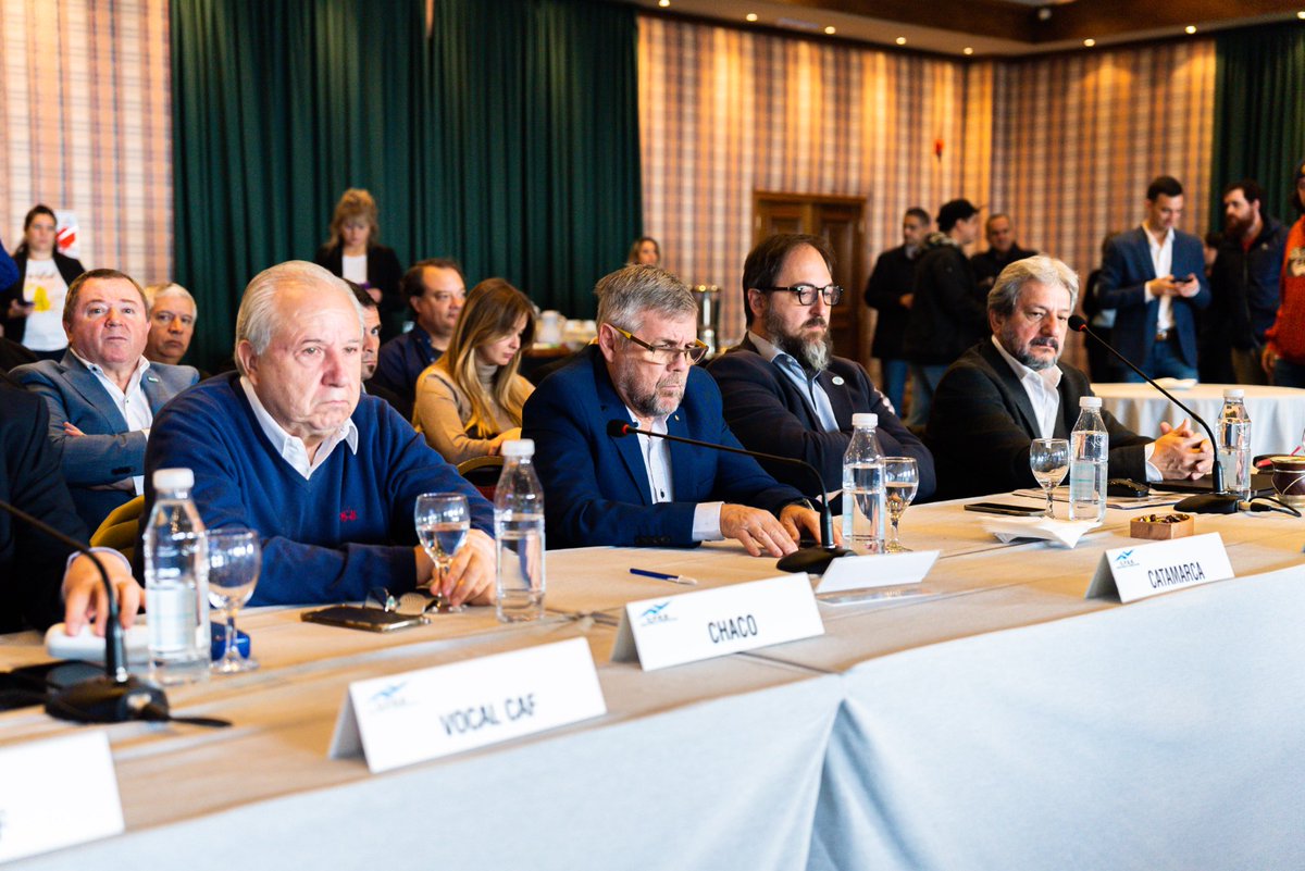 MoisesSolorza's tweet image. #CFEE Gracias al acompañamiento del CFEE a través del fondo Federal de desarrollo energético del interior (FEDEI) se financian tuyas las obras eléctricas de Río Grande - Tolhuin y Ushuaia. Y en está oportunidad se aprobaron 2 Financiamientos claves 🧵 @pueblaairelibre