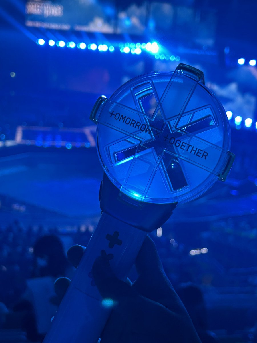 chilingchilin15's tweet photo. 넘 재밌었고 17열인데 겁나 잘보였어용 이맛에 콘서트를 가는구나..또 가고 싶어여ㅜㅜㅜㅜ https://t.co/voWjN6IHDP