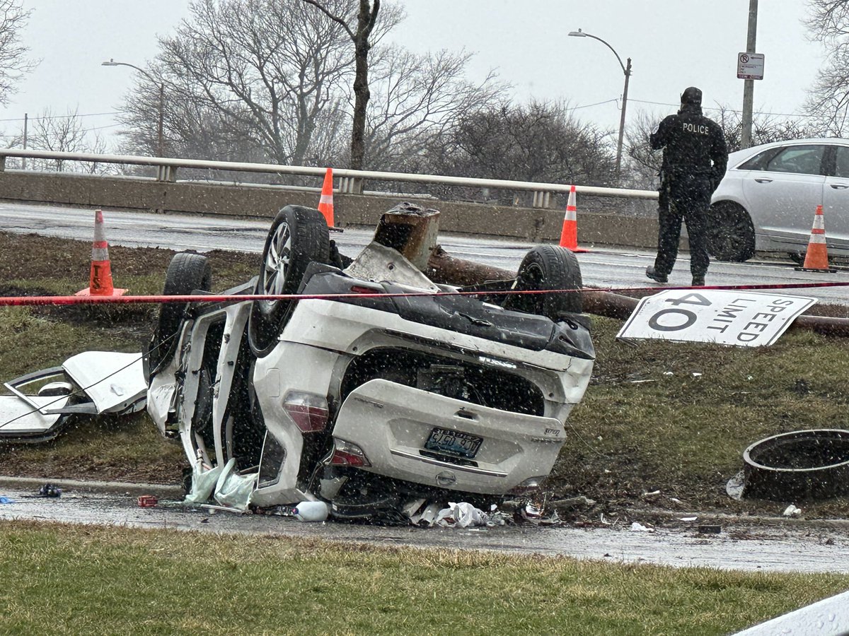 WLimestall's tweet photo. A look in on southbound Lake Shore Drive at Montrose. 
#ChicagoTraffic https://t.co/I6YjXYr0EL