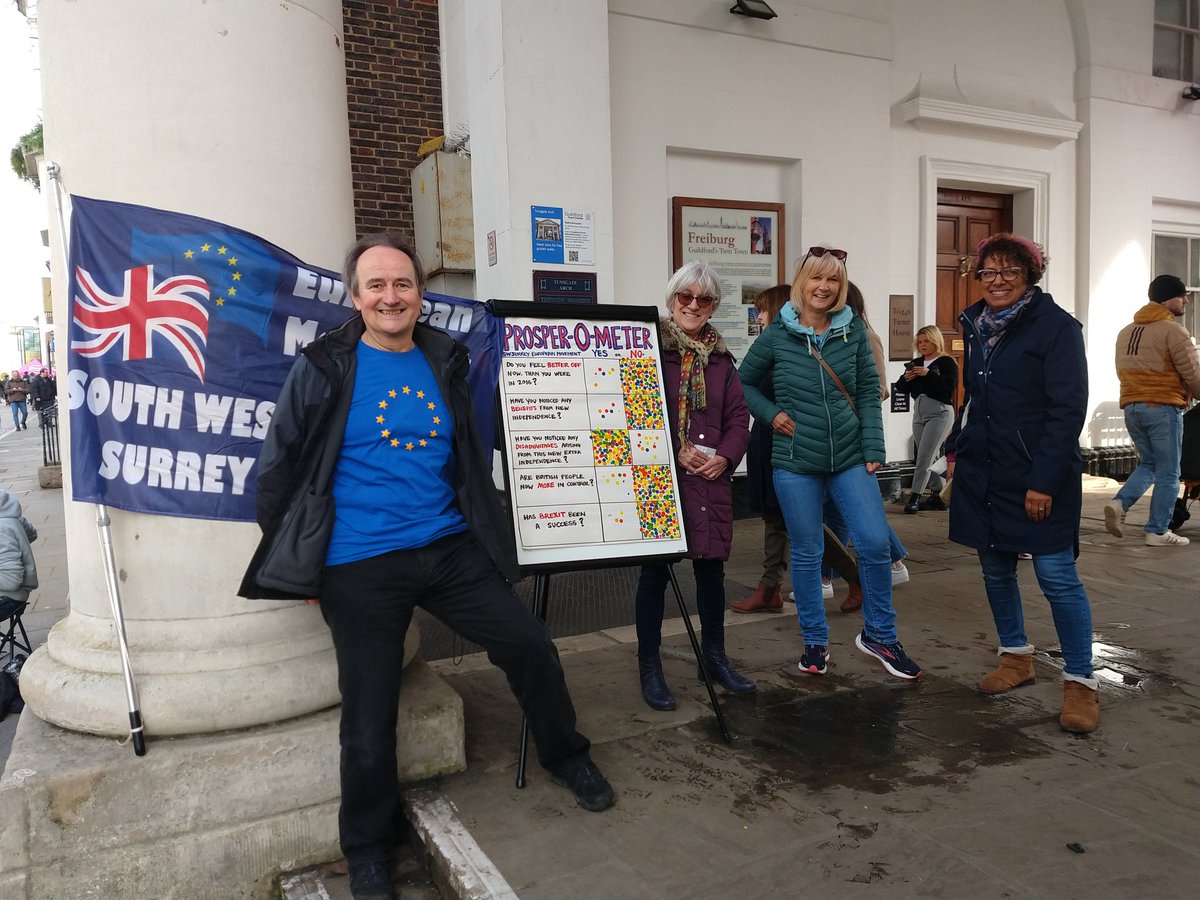 EM_SWSurrey's tweet photo. #DayForRejoin #SWSurrey @euromove @stayeuropean #Guildford 🇪🇺 after three and a quarter hours we had filled our boxes. We'll some of them. Zoom in to see which. 😼
Such a positive response from the people of Guildford. https://t.co/vxd4fEzhqa