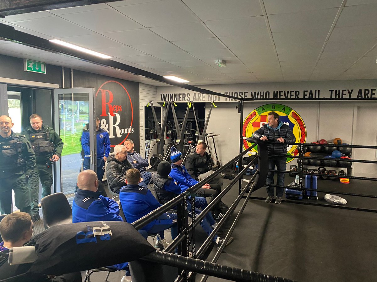 paddystart360's tweet photo. Great educational morning spent in the boxing club promoting mental health, addiction,recovery. and justice. Thanks to Andrew, Mick and Antrim PSNI for their valuable input. #repsandrounds4recovery @Start360org https://t.co/j1wbws8u6k