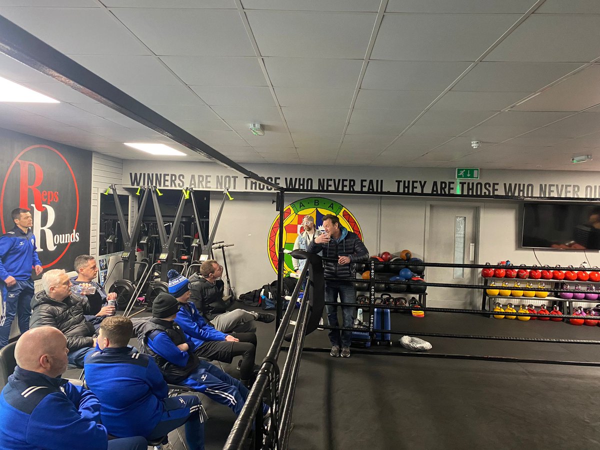 paddystart360's tweet photo. Great educational morning spent in the boxing club promoting mental health, addiction,recovery. and justice. Thanks to Andrew, Mick and Antrim PSNI for their valuable input. #repsandrounds4recovery @Start360org https://t.co/j1wbws8u6k