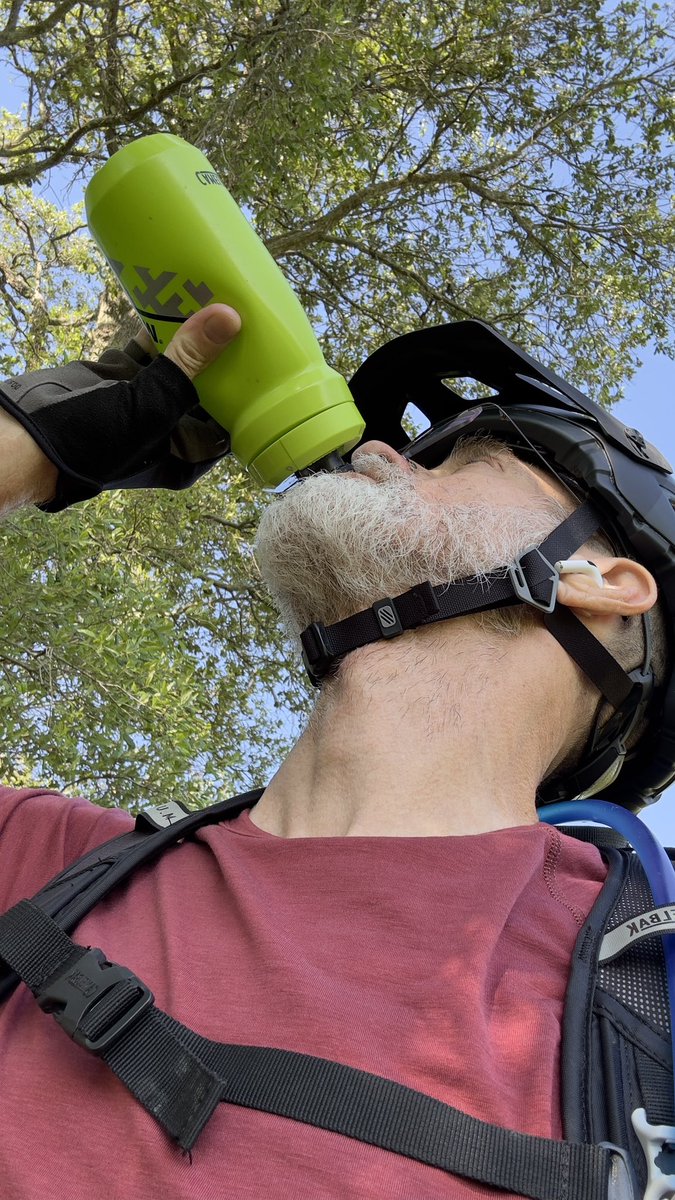 BushwackerCR33's tweet photo. Hydration #camelback #skratchlabs https://t.co/xS3DucG34v