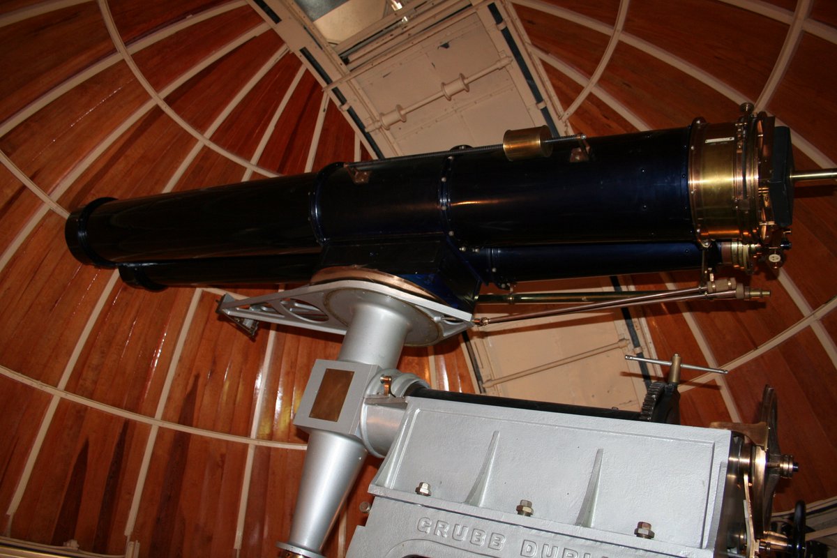 TON-618 es el nombre que recibe el Agujero Negro más masivo detectado a la fecha. Pocos saben que la palabra "TON" se debe a que fue "observado" por primera vez en TONantzintla, México en 1957 ⚫️🔭🇲🇽👏🏻