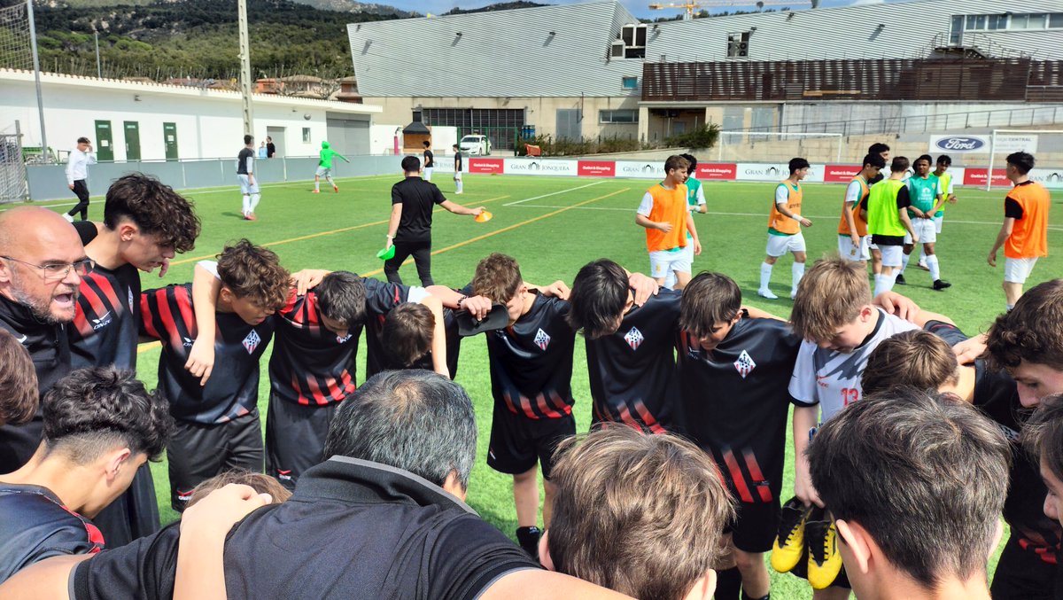 Infantil A vs La Jonquera🔴⚪ Partit d'infart pel ritme i la intensitat dels dos equips, ha estat el millor partit de l'any amb empat amb gust de victòria.💪🏼💪💪🏼⚽
·
#FCF  #cfnavata #FemPinya