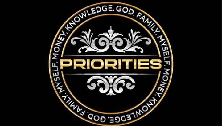 1Priorities's tweet photo. @HalleBailey Black Owned 
Positive Clothing Brand 🤩 
Life is all about PRIORITIES 
https://t.co/1B2gS0sn5d https://t.co/bvEi0rB4xh