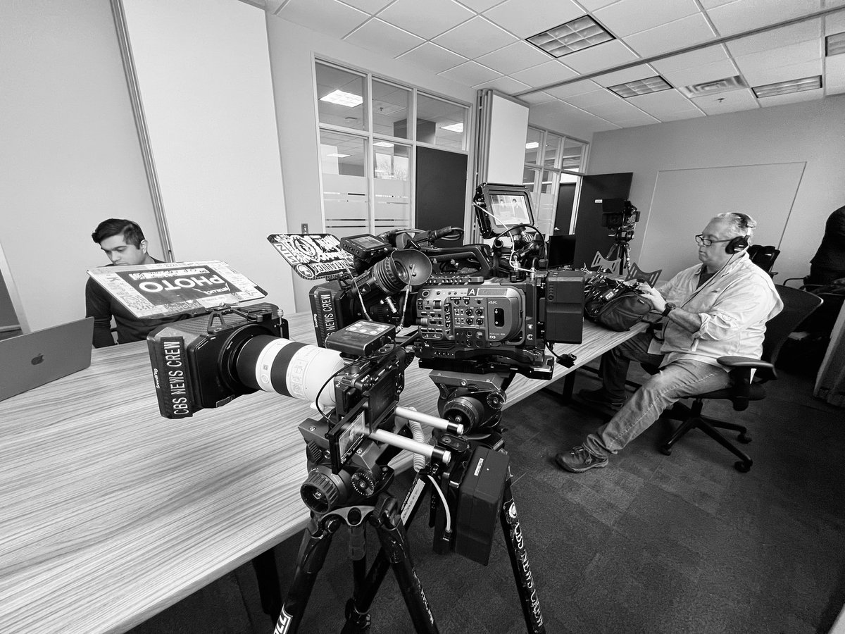 PhotoBarlow's tweet photo. https://t.co/Xd9BOHmz1A Our Ai story from #Canada #Toronto #AI #future #grandfatherofAi #Artificial_Intelligence #news #behindthescene #newscrew @NanliteUSA @AvengerGrip @manfrotto_tweet @ChimeraLighting https://t.co/opmmAuGhcO