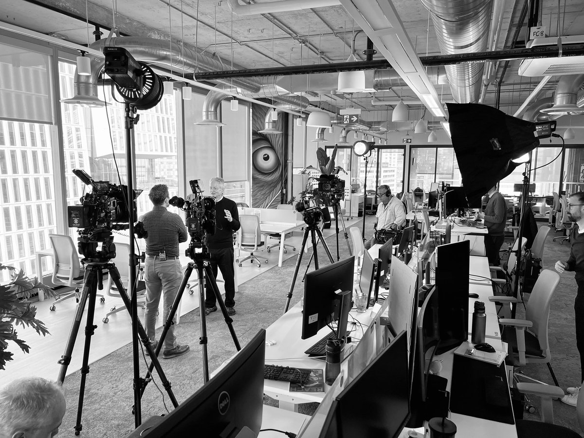 PhotoBarlow's tweet photo. https://t.co/Xd9BOHmz1A Our Ai story from #Canada #Toronto #AI #future #grandfatherofAi #Artificial_Intelligence #news #behindthescene #newscrew @NanliteUSA @AvengerGrip @manfrotto_tweet @ChimeraLighting https://t.co/opmmAuGhcO