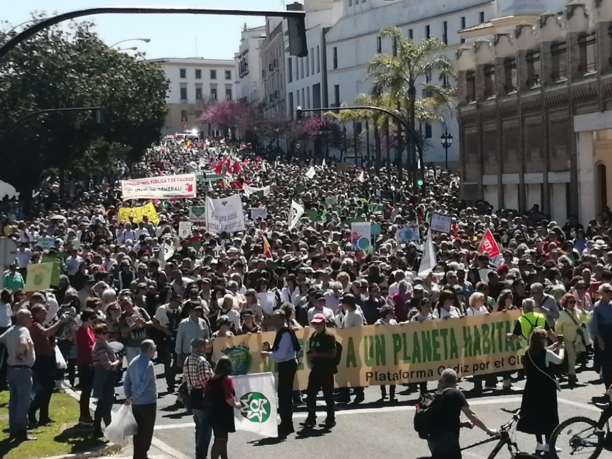 ✊🏽 Hoy hemos llenado la calles de Cádiz en defensa de nuestra sanidad y educación públicas y por nuestro planeta 🤍💚💛

#SanidadPública #EducaciónPública #NoHayPlanetaB #adelanteandalucía