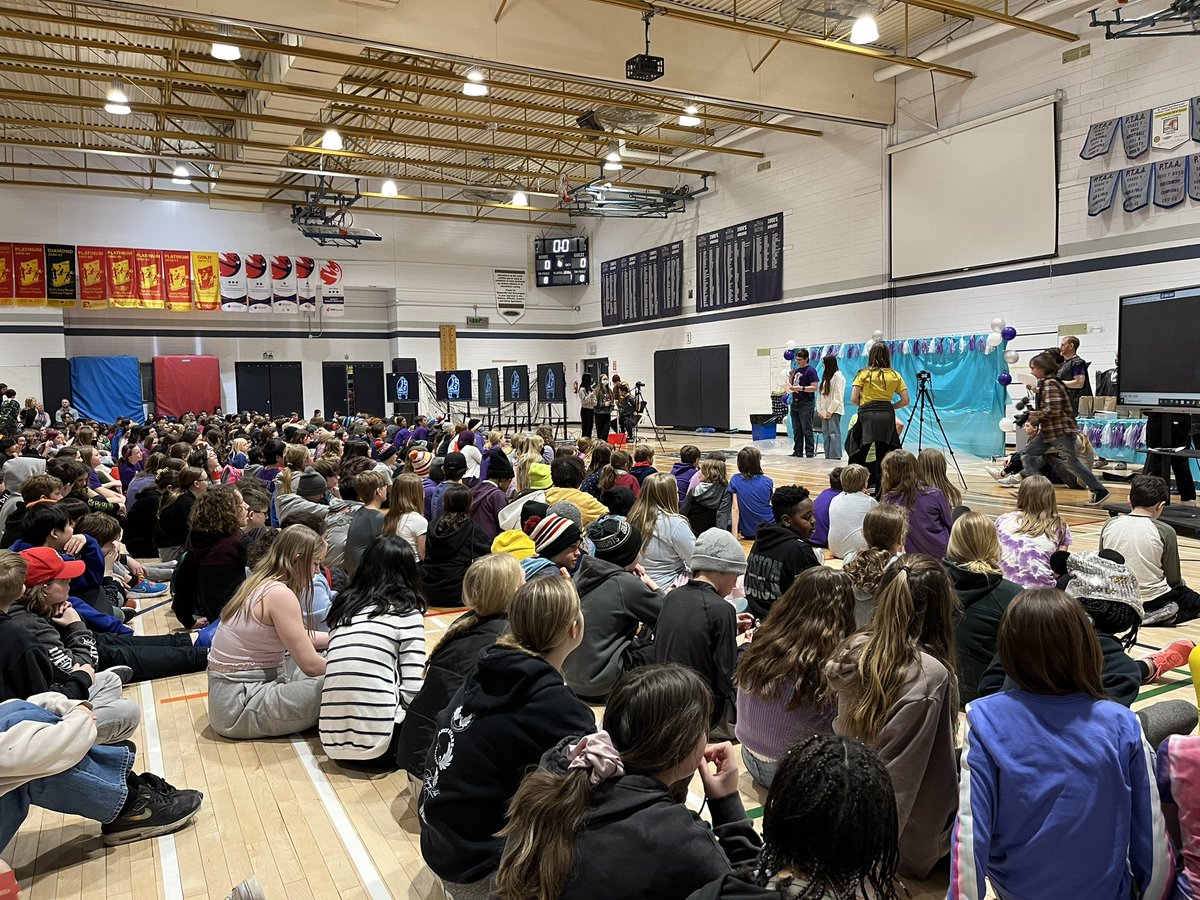 EvanDuncanWPG's tweet photo. Congratulations to École Charleswood School on an incredibly successful fundraising campaign for Cancer Care Manitoba raising over $2,116.00! It was my pleasure to return to my junior high to join in on the gym riot fun.  #Community #cancerawareness #winnipeg https://t.co/KnwCovGVQY