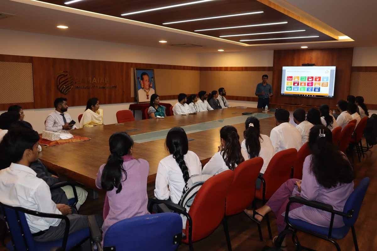 SunPedal_Ride's tweet image. Day 13. Student interactions at Ramaiah Institute of Management. Organised by Dr. Megha Verma, Head of Centre of Sustainability. @Mahindra_XUV400 @CollegeDekho @AmaraRaja_Group #driEVtoEducate #ElectrifyingTheFuture #PoweringTheBetterFuture #thesunpedalride #electric #sustainable