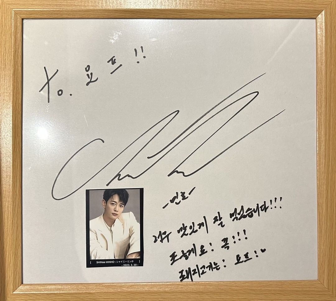SHINeeミンホ直筆サイン 몽클한 별 ᡣ𐭩 on X: 