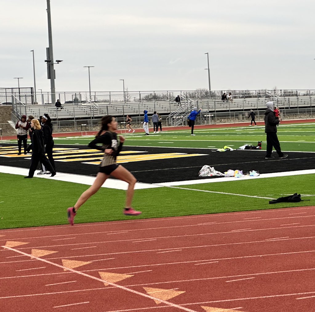 Blessed to start my HS track season with cool weather and two PRs. 1600m, 3rd place finish with time of 5:31.43. 3200m, 2nd place finish with time of 12:20.76. Let’s go MAVS!
results.tfmeetpro.com/GWAL/SE_Varsit…

results.tfmeetpro.com/GWAL/SE_Varsit…