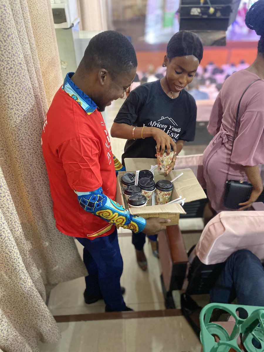SrcVice's tweet photo. I did not just attend the Real Estate/NUGS African Youth
Entrepreneurship summit at UG, I served. https://t.co/BArzwTyAwy