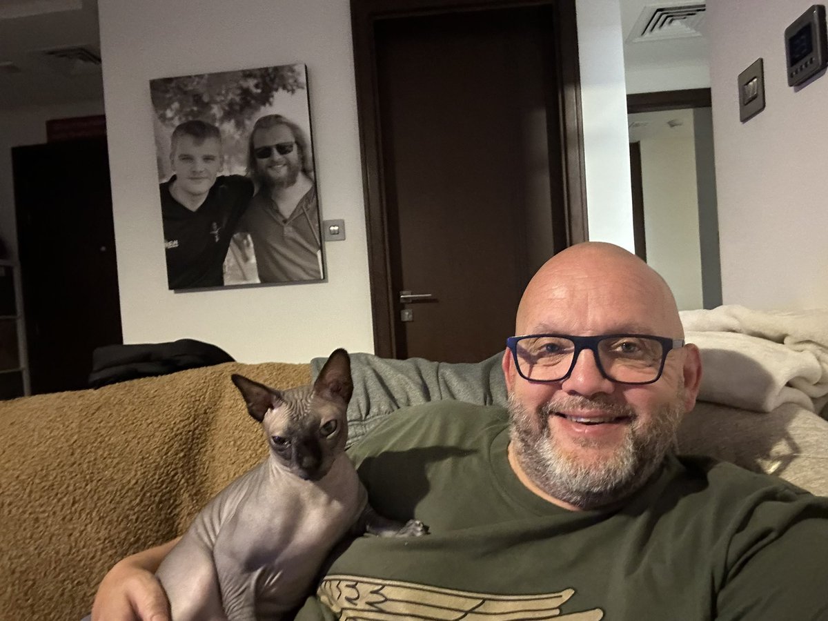 JulianBrammer's tweet photo. One man and his cat!!!! My little buddy, Mr Bigglesworth 🐈🐈😻😻; well, it’s half time at the rugby!! #sphynx #sphynxcat #recuecat #cat #cats #CatsOfTwitter #AdoptDontShop #AdoptDontBuy https://t.co/WIiSsjEHu2