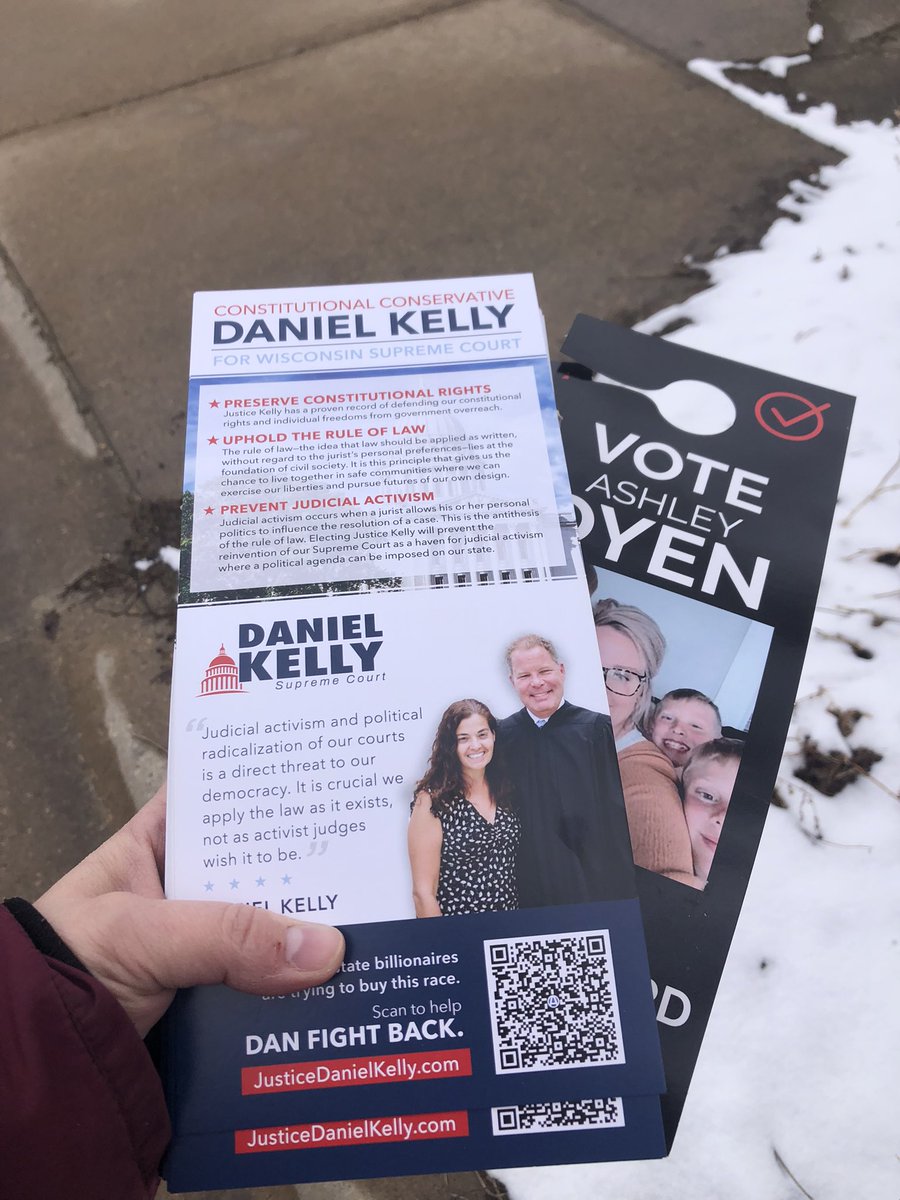 Londie_WI's tweet image. We are pounding the pavement for @JusticeDanKelly  this morning in #Platteville— we can not allow #NoJailJanet on the #WISC this April— there is too much at stake-#Act10, #SchoolChoice, #2A, #ProLife