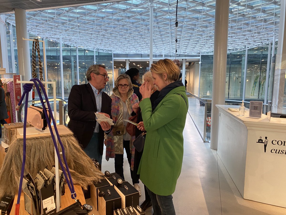 Bluesy (@bluesy27) on Twitter photo Des tabliers bleus pour faire vibrer le #lin auprès des consommateurs pendant #Parisàpoil #samaritaine <a href="/flaxlinenhemp/">Alliance for European Flax-Linen & Hemp</a> <a href="/YFlodrops/">Yann Flodrops</a> <a href="/CTLN_Coop/">CTLN - Teillage du Neubourg</a> <a href="/HemeryckGuil/">Guillaume Hemeryck</a> <a href="/severine_gipson/">Séverine Gipson</a> <a href="/benoit_nmd/">Benoit Normand</a> <a href="/lefebvrepers1/">Philippe lefebvre perso</a> <a href="/Arvalisofficiel/">ARVALIS</a> Des tabliers bleus pour faire vibrer le #lin auprès des consommateurs pendant #Parisàpoil #samaritaine <a href="/flaxlinenhemp/">Alliance for European Flax-Linen & Hemp</a> <a href="/YFlodrops/">Yann Flodrops</a> <a href="/CTLN_Coop/">CTLN - Teillage du Neubourg</a> <a href="/HemeryckGuil/">Guillaume Hemeryck</a> <a href="/severine_gipson/">Séverine Gipson</a> <a href="/benoit_nmd/">Benoit Normand</a> <a href="/lefebvrepers1/">Philippe lefebvre perso</a> <a href="/Arvalisofficiel/">ARVALIS</a>