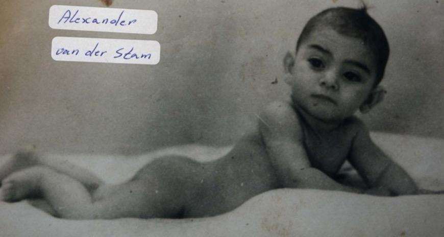 25 March 1941 | A Dutch Jewish boy,  Alexander van der Stam, was born in Amsterdam. 

He arrived at #Auschwitz on 6 December 1942 in a transport of 811 Jews deported from Westerbork. He and his mother Flora were among the 795 people murdered in gas chambers after selection.