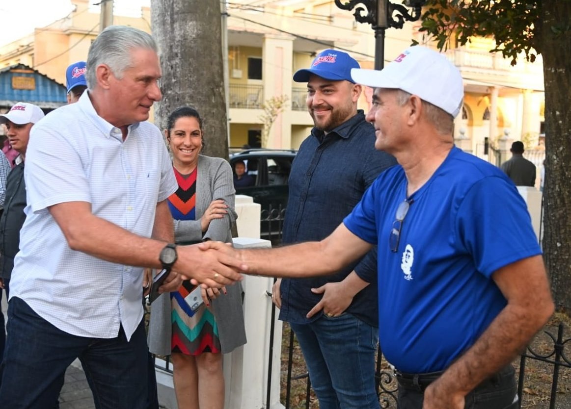 Nuestros candidatos a diputados, son el pueblo, ellos sí me representan. #YoVotoXTodos #IslaRebelde