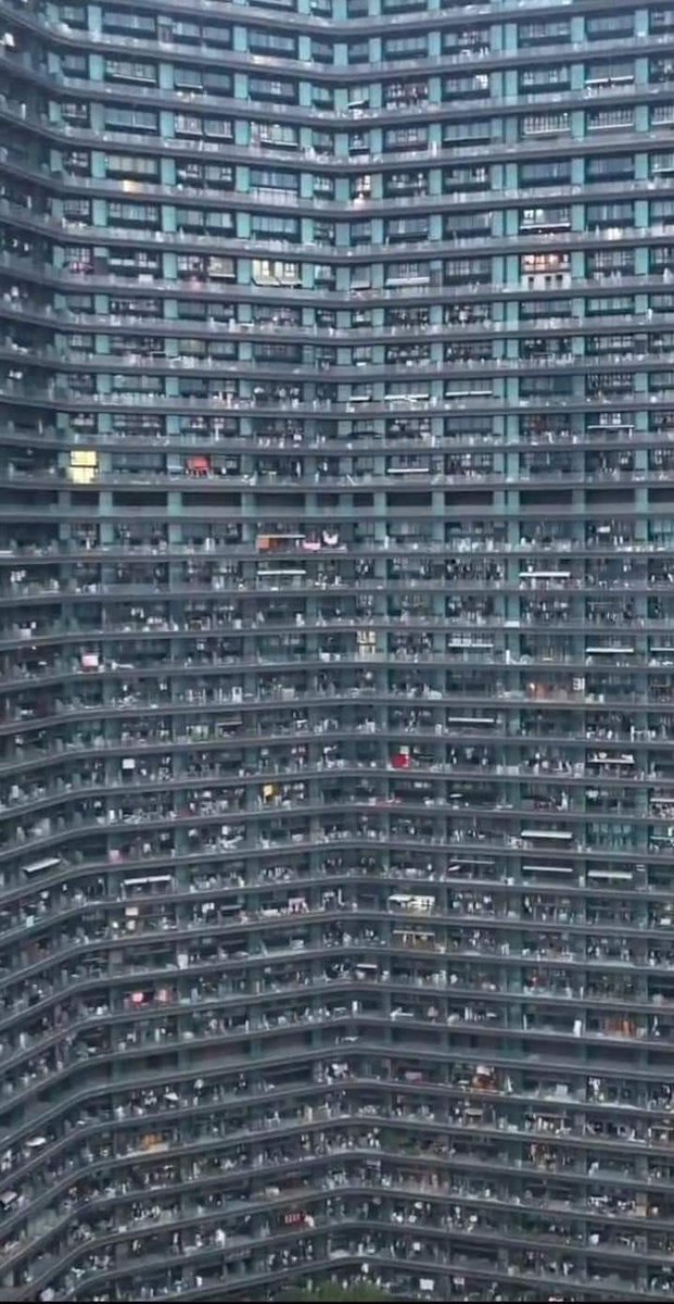 🇨🇳🏙Hangzhou (Chine), immeuble de plus de 30.000 habitants.