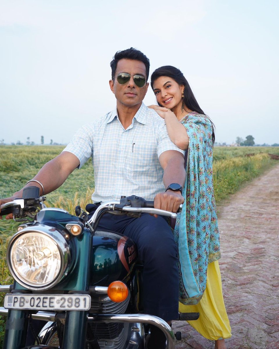 Asli_Jacqueline's tweet photo. Beautiful first day for 'Fateh' 🙏❤️

 @sonusood #ShivJyotiRajput #VaibhavMishra @zeestudios_ #ShaktiSagarProductions #ShaanMuttathil #MarcePedrozo @Sambardhanadeb1 https://t.co/LZQ97dVvhy