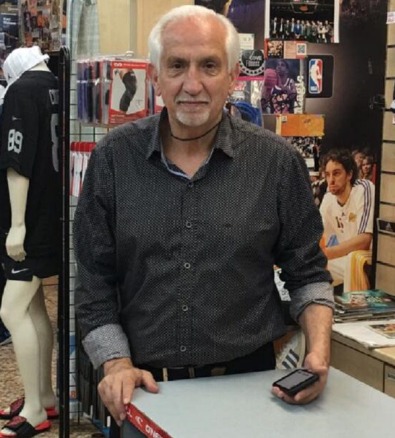 AjuntamentVLC's tweet photo. 🎖️ Sol·licitarem un carrer a l'entorn del nou pavelló @RoigArena 🏀 per a Pipo Arnau, l'històric impulsor de l'esport valencià, que va faltar a finals de 2022. 👉 La proposta compta amb el suport de la @FTA_CV, el @valenciabasket i el club de rugbi @lesabellesrc. 🏉 https://t.co/nu4TVOnuQM