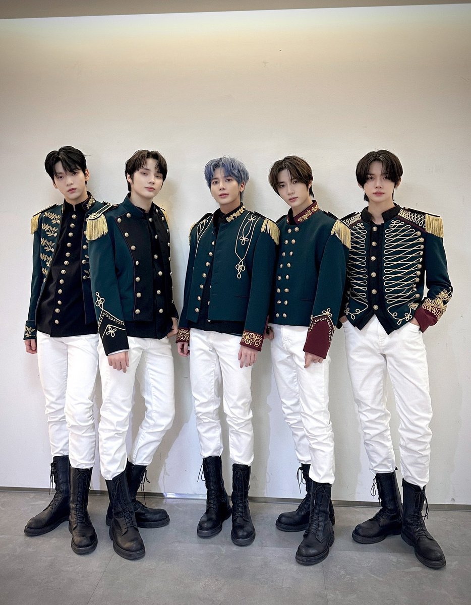 5 หนุ่ม 5 มุมครับ 🧑🏻💞💕