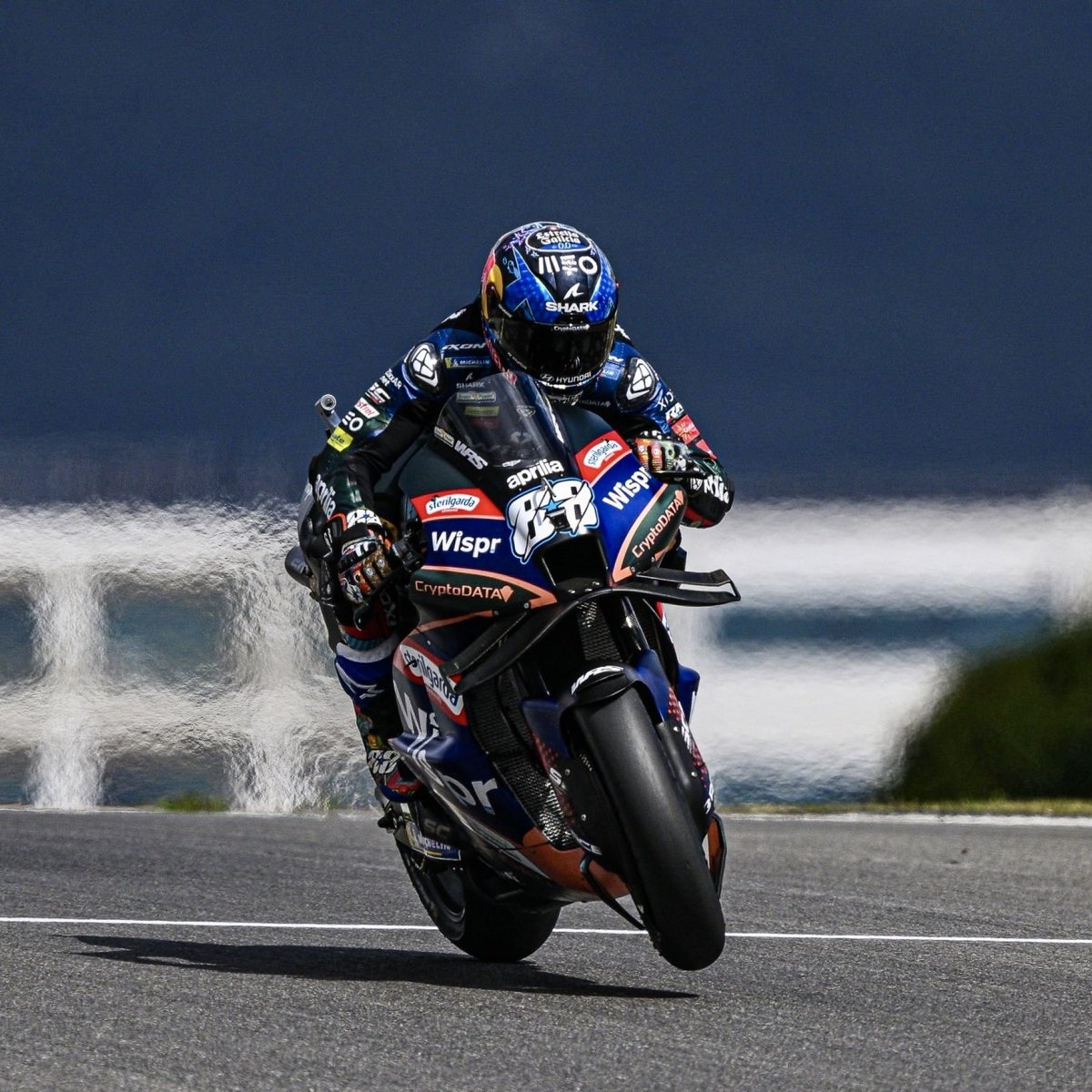 B24PT's tweet photo. Miguel Oliveira vai partir de 4.º lugar no #PortugueseGP! 🇵🇹 https://t.co/8i1FvgbZmS