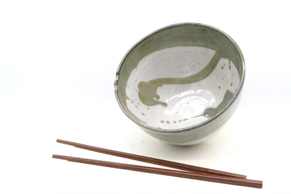 purple_pots's tweet photo. Good to see some sunshine ☀️, it will be a gardening weekend between the showers. Now I am back home, our @QBC_E17 #E17 @thequietcorner.uk home shop is back open by appointment. DM for details. There are only two of these ramen bowls left in stock. #homeshop #ramen #ramenbowls https://t.co/7X7fGUprJi