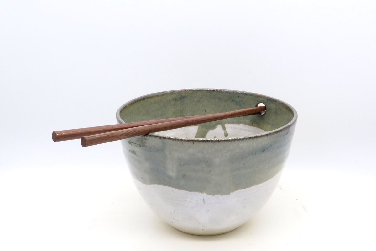 purple_pots's tweet photo. Good to see some sunshine ☀️, it will be a gardening weekend between the showers. Now I am back home, our @QBC_E17 #E17 @thequietcorner.uk home shop is back open by appointment. DM for details. There are only two of these ramen bowls left in stock. #homeshop #ramen #ramenbowls https://t.co/7X7fGUprJi