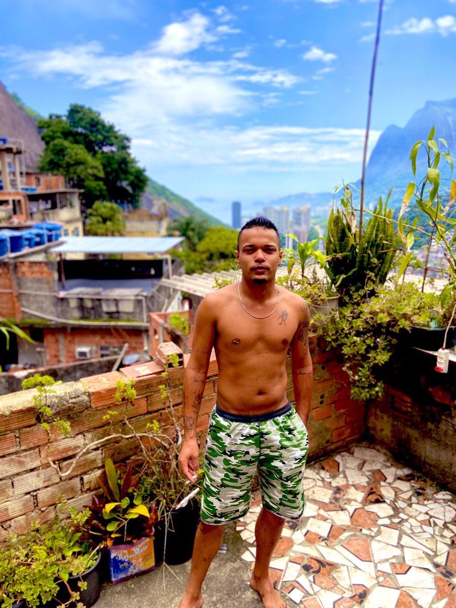 euRMachadoofc's tweet photo. #fromRio - Niterói/ Rocinha 😏 https://t.co/nCWXPKbWNb