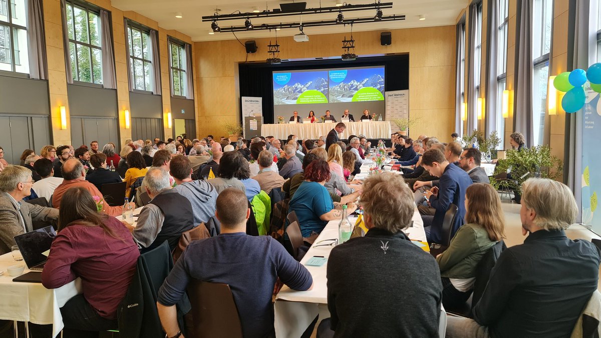 LorenzIlg's tweet photo. Heute hat die #DVglpCH einstimmig die #JA-Parole zum #Klimaschutzgesetz @KlimaschutzCH gefasst :-)
Das heisst ja zu #NettoNull bis 2050,  2 Mia CHF für #Heizungsersatz, 1,2 Mia CHF für Förderung von #Innovation,  Ausstieg aus den #fossilen &amp; #Kernkraft
#MutzurLösung - mit @GLP_SZ https://t.co/8bRaLYqhik