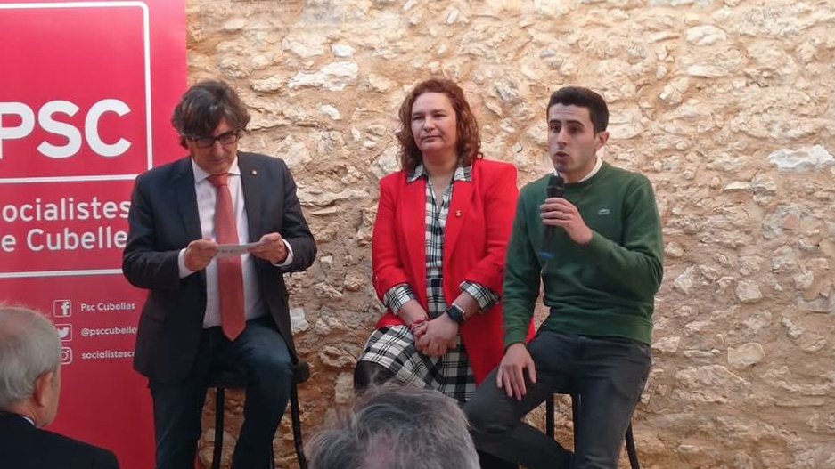 JSCLH's tweet photo. 👉 Ahir vam acompanyar a la @JSCpengarraf a la presentació de la candidatura del @psccubelles 🌹✊ on van participar el nostre diputat @davidpsc i el president Montilla.

😊 Felicitem el @paurodriguez002, candidat jove. La @RenataBedos serà una gran alcaldessa de #Cubelles! /❤ https://t.co/boLtgwwLPV