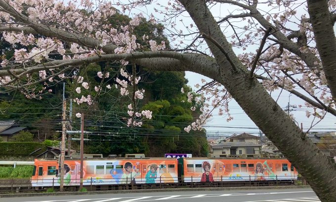 京阪石山寺駅前響け！ユーフォニアム🎺のラッピング車両きたーーーん✨#anime_eupho 