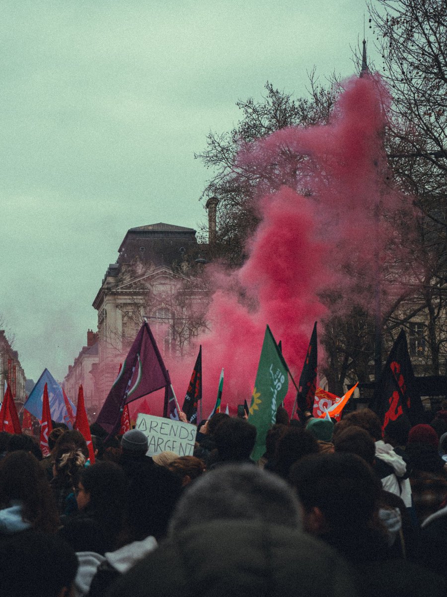 AdrienGQT's tweet photo. @frenchvisuals À Tours ça reste assez calme 🔥 https://t.co/09zcqps1BO