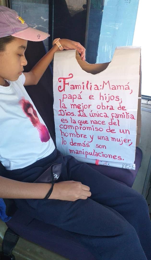 undiaunico's tweet photo. 🚶🏻‍♀️🧢 Rumbo hacia nuestro compromiso familiar 🫶🏻👨‍👩‍👧🫶🏻❤️ https://t.co/NhkTgpiguN