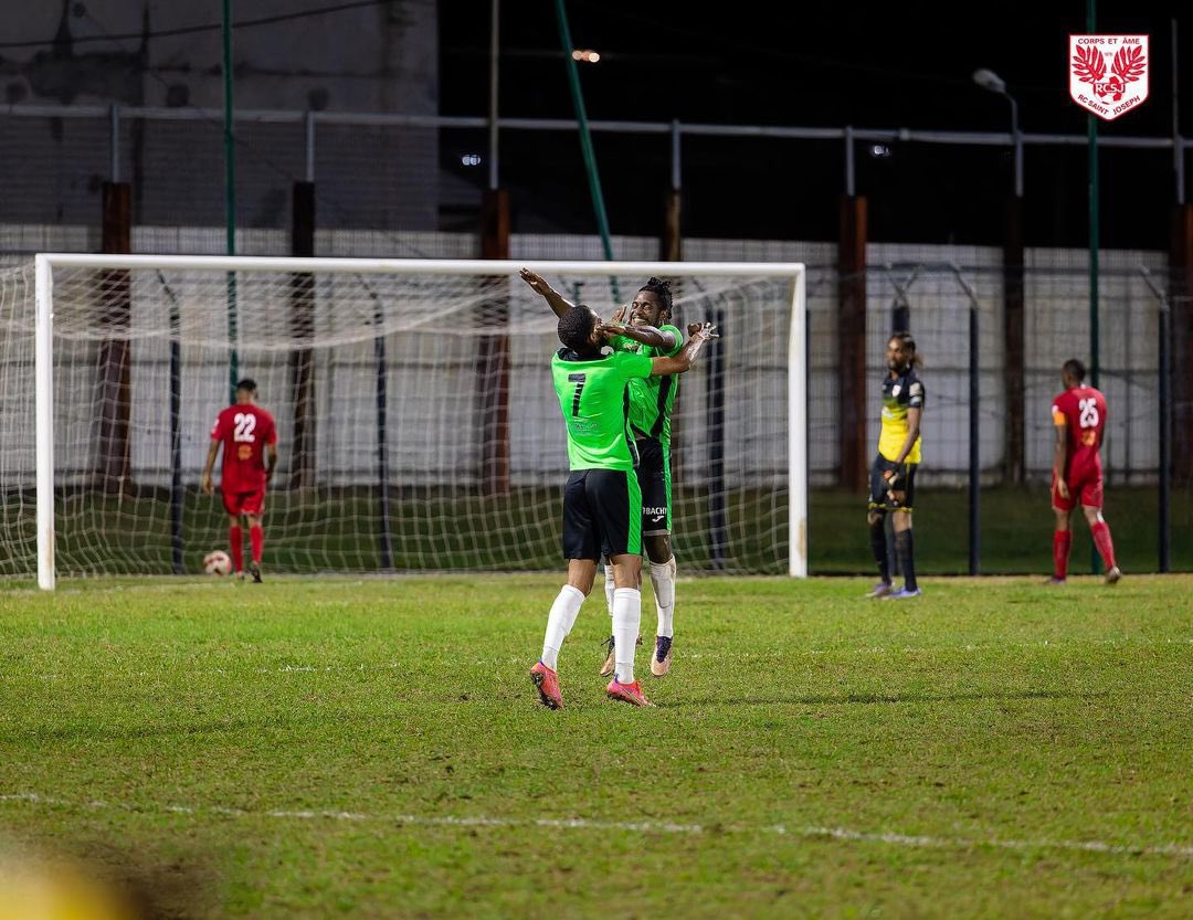 resca_sports's tweet photo. ⚽ #CDMQ : Victoire du Club Franciscain face au RC Saint-Jospeh 3 buts à 1. Le tenant du titre se hisse en quarts de finale. [📸 : @RCSJ] https://t.co/7XMd2rT1Dq