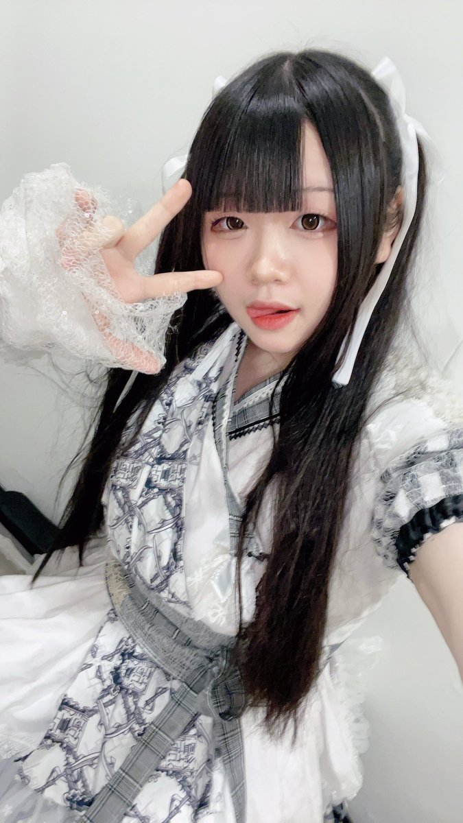 XIDENT_HUYU's tweet photo. 2023. 03. 25. 아로아로홀

오늘 아로아로 감사했습니다🤍 함께 공연한 슈도시그마분들, 포치푸리분들, 프록시마분들, 그리고 프로센도!! 모두 수고많으셨습니다🥹 관객분들도 정말 감사합니다🤍
오랜만에 해도 바움쿠헨은 재밌었다네요!
그리고 시이언니의 좋은 소식도~🤍
다음달도 완전체로 만나요🤍 https://t.co/HrsAyhE42M