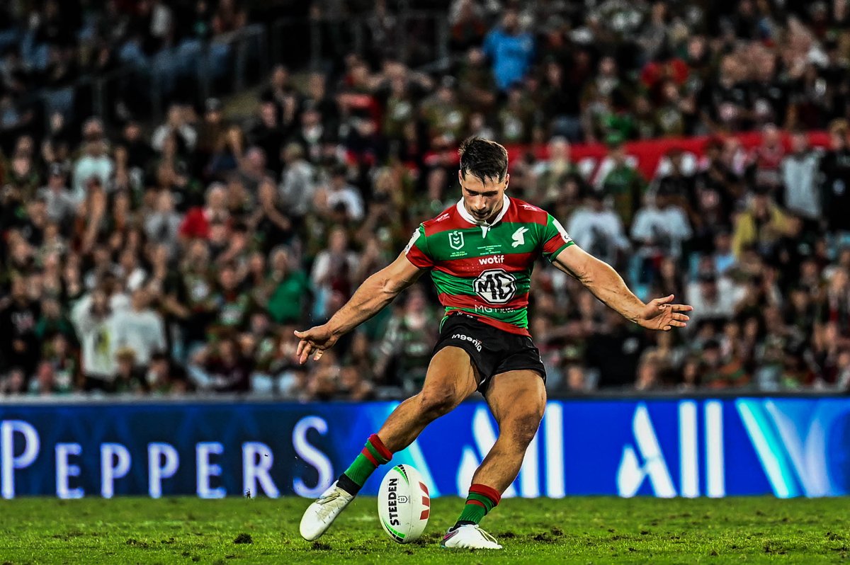 AccorStadium's tweet photo. We did it for Satts. We did it for the Red & Green. And of course the winning score was 13!
A famous @SSFCRABBITOHS victory on an emotion-charged evening as 18,379 fans lifted the home team to a memorable 13-12 win over the @SeaEagles at #AccorStadium.
#Satts #JohnSattler https://t.co/lxrENWzC2a