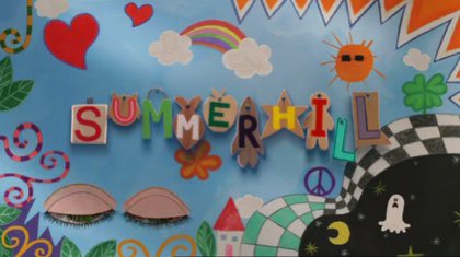 MariaArLopz's tweet photo. El documental Summerhill, cuenta la historia de una experiencia antiautoritaria de unos niños en un internado mixto donde pretenden que la educación se base en la libertad y se trabajan los valores humanos. No existen normas. Su autor fue Neill, a. #DCSUVA #InfanciaSI https://t.co/Uo6j7EN9qO