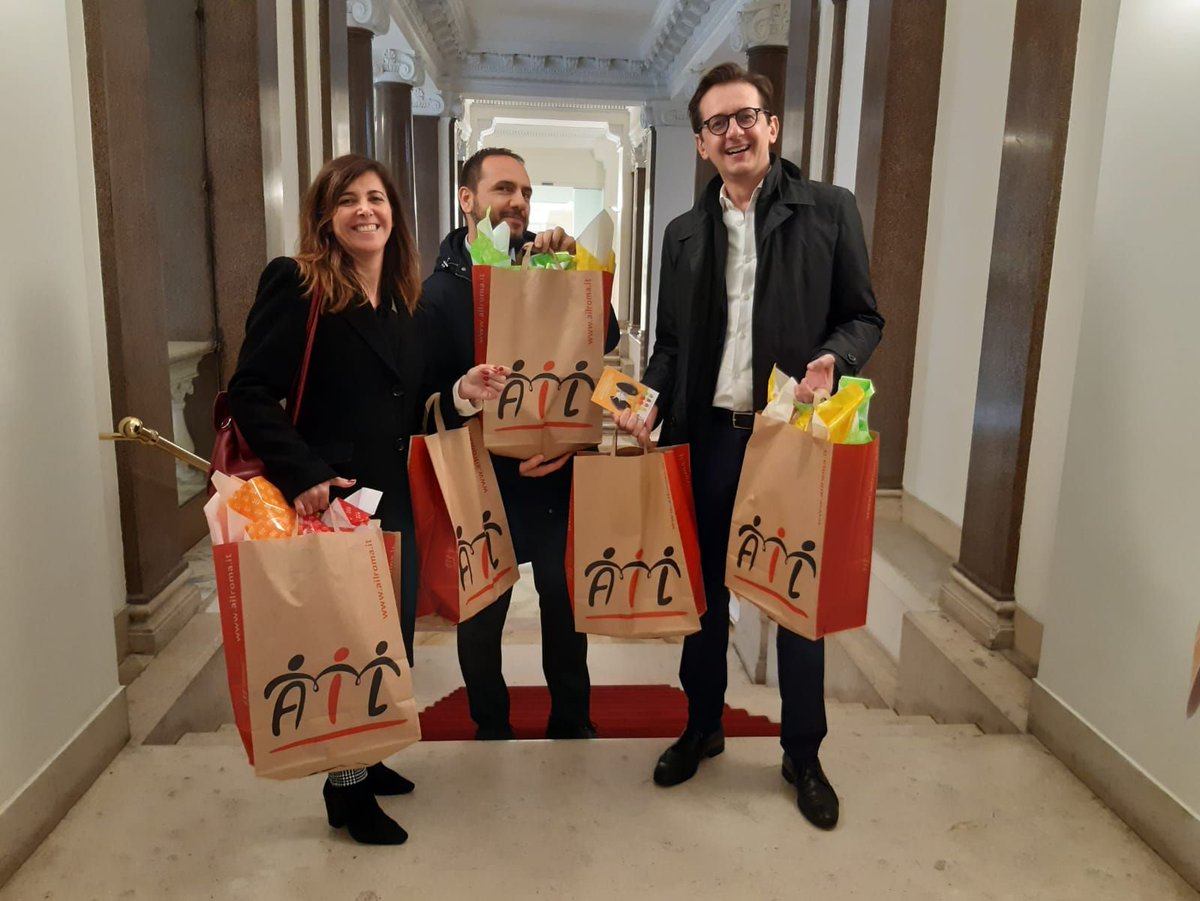 GruppoCDP's tweet photo. Grazie a quanti in CDP con le donazioni per 400 uova e colombe  hanno aderito alla prima raccolta fondi aziendale con @AIL_Onlus. 
Sosteniamo la ricerca contro leucemie, linfomi e mieloma. 
Fino al 26 marzo trovate  le #UovaAIL23 nelle piazze 🇮🇹. Info ➡ https://t.co/rxV4aRpTCC https://t.co/rfRYs57sHn